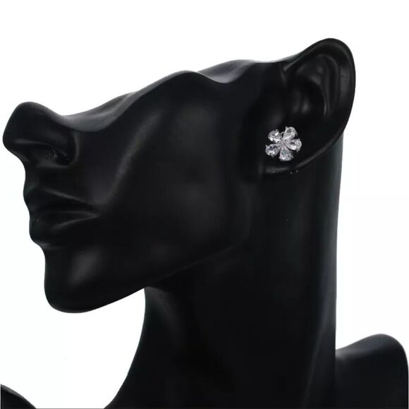CUTE Flower AAA Cubic Zirconia Stud Earings - Picture 3 of 4